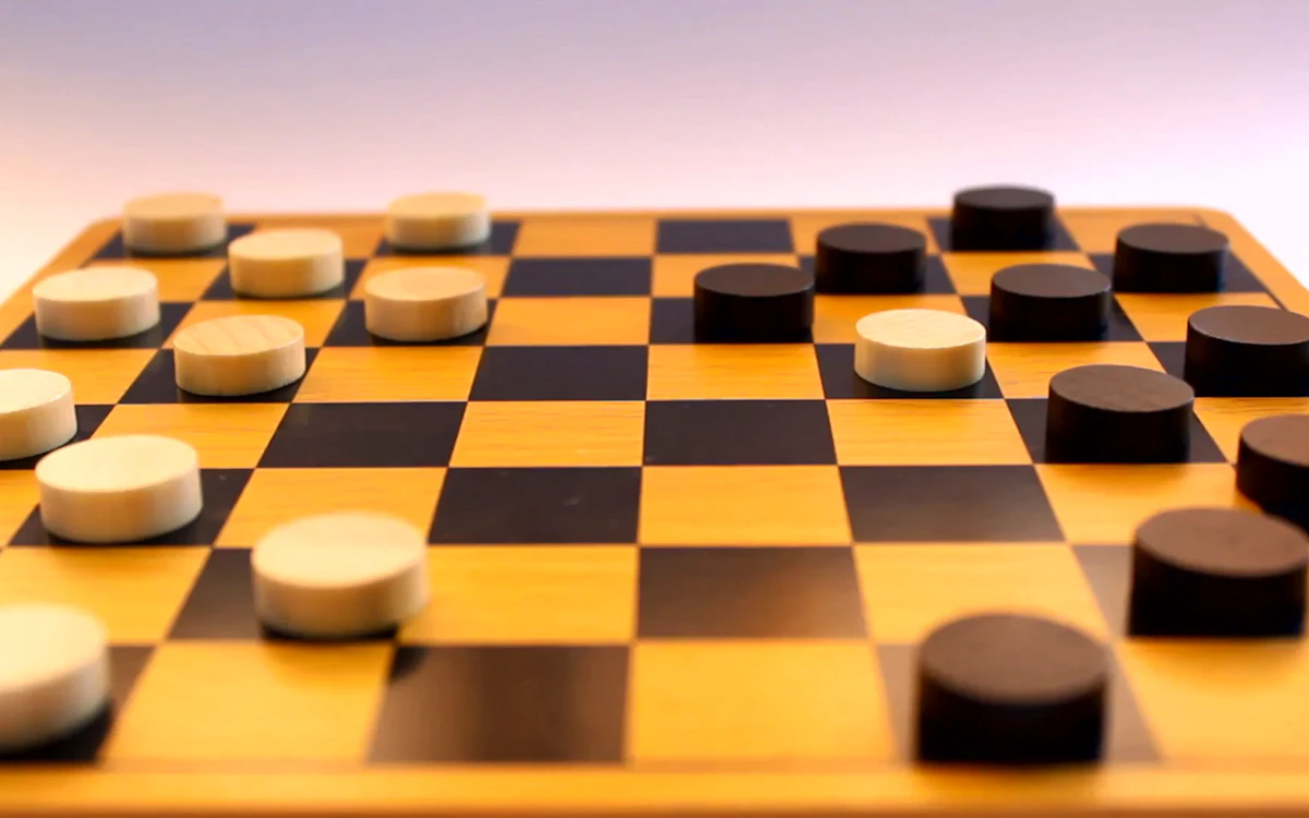 Play English Checkers — free online Checkers game
